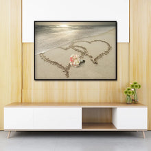 Load image into Gallery viewer, LOVE IN THE SAND . DIAMOND PAINTING
